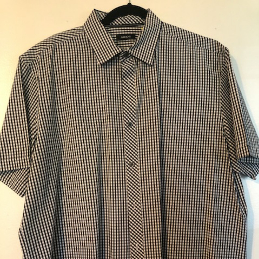 MEN'S ALFANI short sleeve button down shirt.